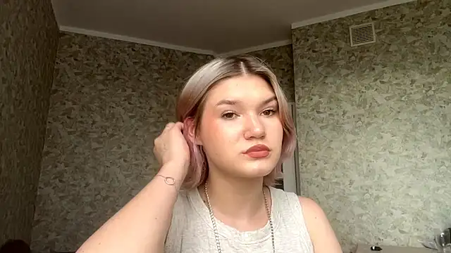 PearlyCafferky online show from July 9, 2026, 12:09 pm