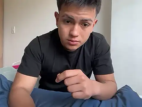Santiagomg  online show from July 10, 2026, 6:32 pm