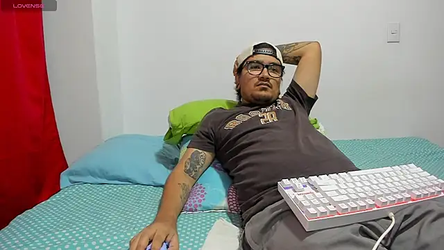 Snapshot of Axel_hornyy chatting on July 15, 2026, 5:23 am Axel hornyy online show from July 15, 2026, 5:23 am