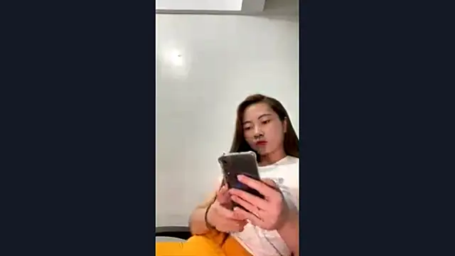 TenishaFontanini online show from July 15, 2026, 10:31 am