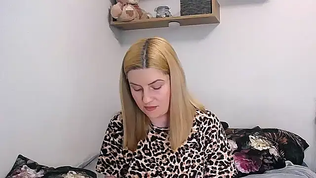 alisenties online show from May 10, 2026, 2:33 pm