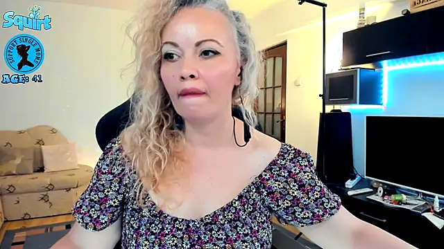 WhitneyLynn online show from September 12, 2025, 12:33 am