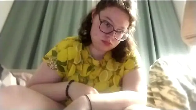 Snapshot of MulaVixen chatting on July 23, 2026, 8:18 pm MulaVixen online show from July 23, 2026, 8:18 pm