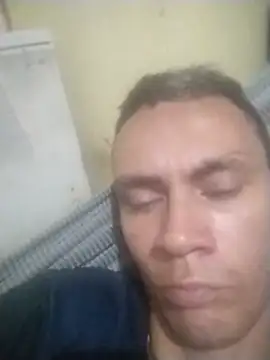 Snapshot of DavidAbril18 chatting on July 17, 2026, 10:11 am DavidAbril18 online show from July 17, 2026, 10:11 am