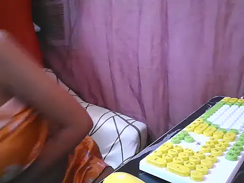 SaucyPussyxx online show from July 17, 2026, 12:34 pm