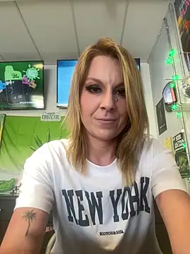 Snapshot of kaybaybe22 chatting on July 27, 2026, 10:39 pm kaybaybe22 online show from July 27, 2026, 10:39 pm