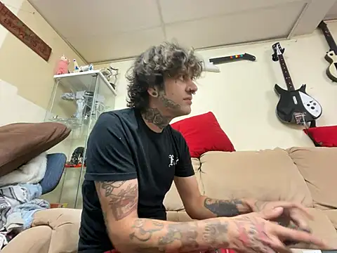 Izzy1369 online show from July 22, 2026, 4:37 am