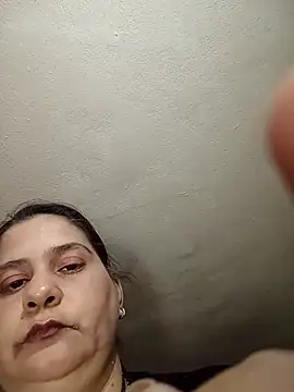 Snapshot of Cynthia186 chatting on August 2, 2026, 8:46 am Cynthia186 online show from August 2, 2026, 8:46 am