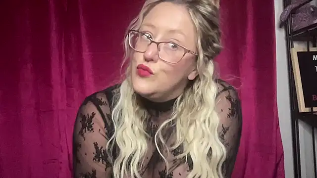 Snapshot of MissNaughtyBlonde chatting on July 29, 2026, 12:42 am MissNaughtyBlonde online show from July 29, 2026, 12:42 am
