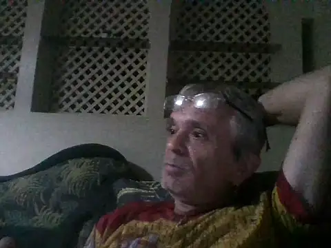 Snapshot of momba772 chatting on August 2, 2026, 10:19 pm momba772 online show from August 2, 2026, 10:19 pm