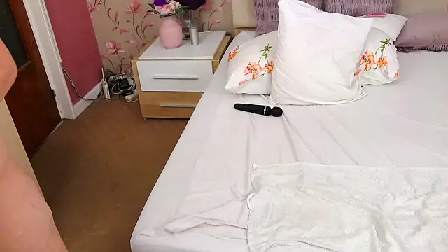 Snapshot of MatureMariah chatting on December 13, 2024, 4:11 am MatureMariah online show from December 13, 2024, 4:11 am