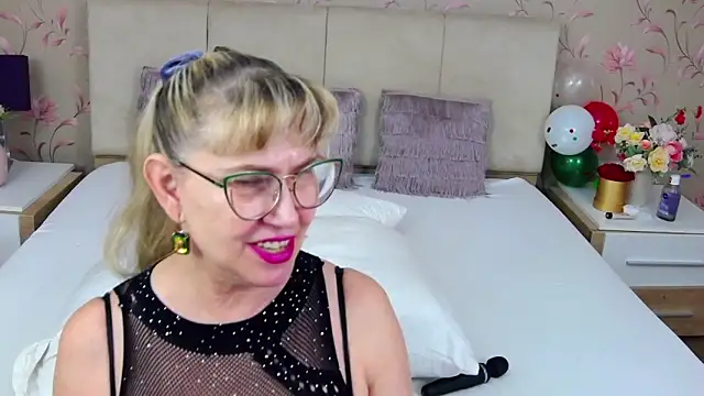 Snapshot of MatureMariah chatting on January 11, 2025, 10:51 pm MatureMariah online show from January 11, 2025, 10:51 pm