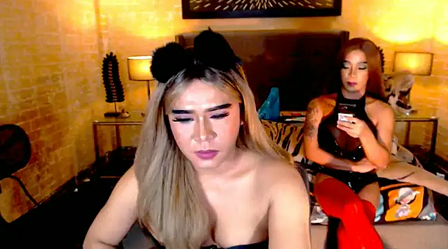 BigCumHuntersxx online show from December 13, 2024, 12:50 pm