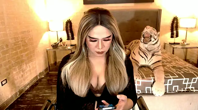 BigCumHuntersxx online show from February 1, 2025, 6:08 pm