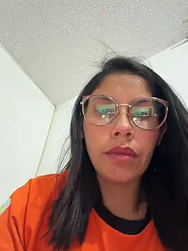 Mia roux21 online show from July 25, 2026, 6:11 am