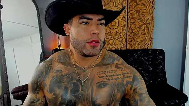 Snapshot of Aaron_Vega chatting on August 3, 2026, 1:49 pm Aaron Vega online show from August 3, 2026, 1:49 pm