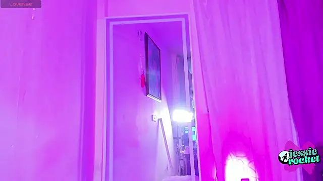 jessierocketx online show from October 24, 2025, 7:43 pm