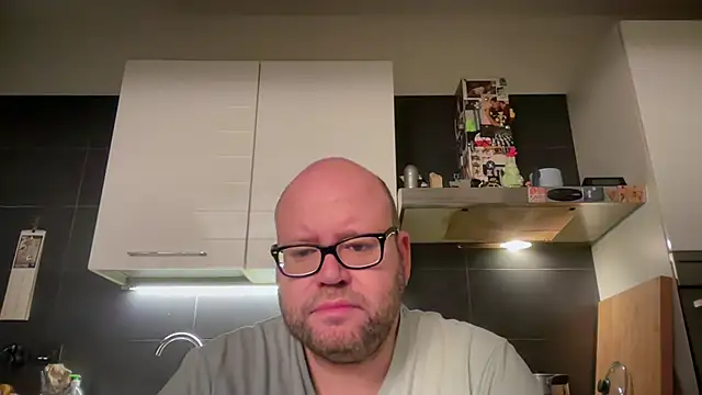 theitalianbear online show from December 3, 2024, 5:42 am