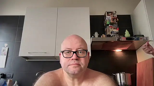 Snapshot of theitalianbear chatting on September 22, 2025, 3:36 pm theitalianbear online show from September 22, 2025, 3:36 pm