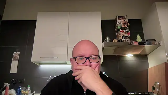 Snapshot of theitalianbear chatting on October 19, 2025, 12:22 am theitalianbear online show from October 19, 2025, 12:22 am