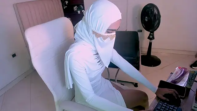 Snapshot of Inaya_Lux chatting on July 26, 2026, 12:12 pm Inaya Lux online show from July 26, 2026, 12:12 pm