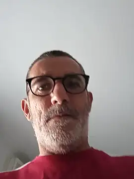 Snapshot of MaduritoLatino chatting on August 3, 2026, 4:33 pm MaduritoLatino online show from August 3, 2026, 4:33 pm