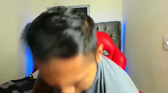 Snapshot of mrloganfuck1 chatting on January 20, 2025, 9:35 am mrloganfuck1 online show from January 20, 2025, 9:35 am