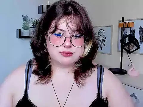 Snapshot of OpheliaLush chatting on August 3, 2026, 9:15 am OpheliaLush online show from August 3, 2026, 9:15 am