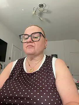 ExperiencedCurvyBelle online show from August 5, 2026, 9:56 am