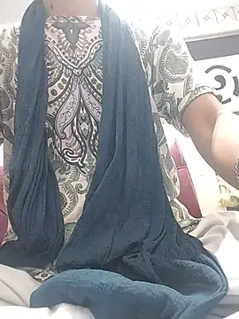 Snapshot of hey_pooja chatting on August 5, 2026, 4:21 pm hey pooja online show from August 5, 2026, 4:21 pm