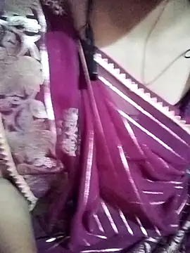 Snapshot of Pooja_kumari_001 chatting on August 2, 2026, 3:43 pm Pooja kumari 001 online show from August 2, 2026, 3:43 pm