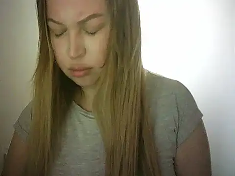 Snapshot of Velorda chatting on August 3, 2026, 10:54 am Velorda online show from August 3, 2026, 10:54 am