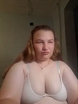 Jullia000 online show from August 4, 2026, 7:49 pm
