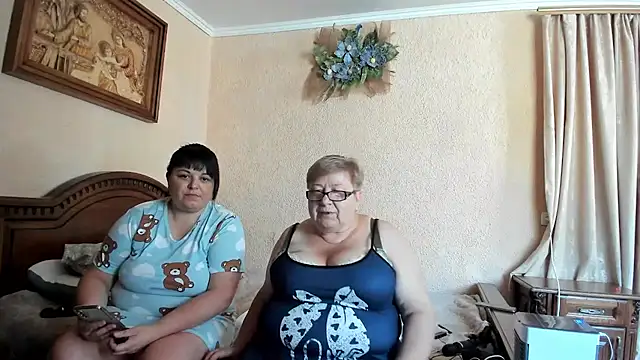 Snapshot of SweetLenaandNatalia chatting on August 5, 2026, 6:38 am SweetLenaandNatalia online show from August 5, 2026, 6:38 am