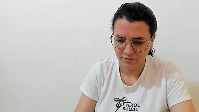 MARILYN GARCIA online show from November 9, 2025, 4:27 pm