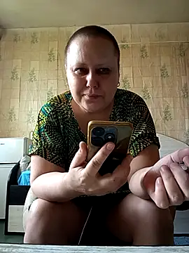 Linda070481 online show from August 5, 2026, 7:55 am