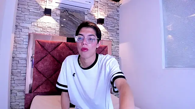 Snapshot of LianFerrer1 chatting on August 6, 2026, 11:34 am LianFerrer1 online show from August 6, 2026, 11:34 am