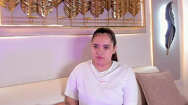 Snapshot of saharawalker_ chatting on August 6, 2026, 12:18 pm saharawalker online show from August 6, 2026, 12:18 pm