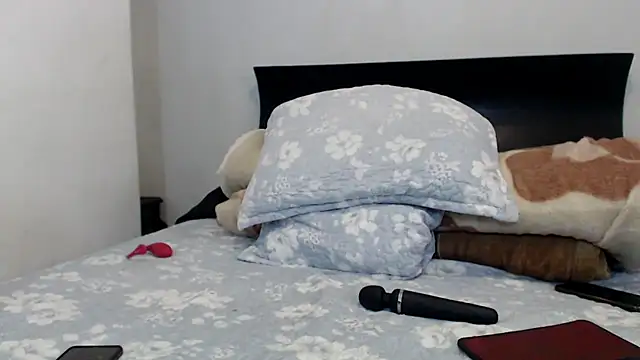 Snapshot of leanna23 chatting on February 20, 2025, 10:37 am leanna23 online show from February 20, 2025, 10:37 am