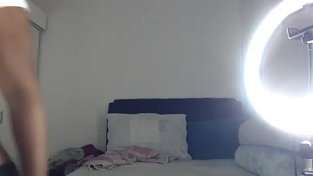 leanna23 online show from July 17, 2026, 4:52 am