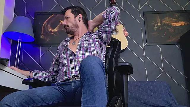 ChrisKox online show from November 24, 2025, 5:01 pm