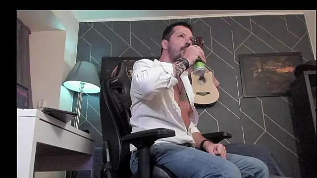 Snapshot of ChrisKox chatting on February 12, 2026, 9:10 pm ChrisKox online show from February 12, 2026, 9:10 pm