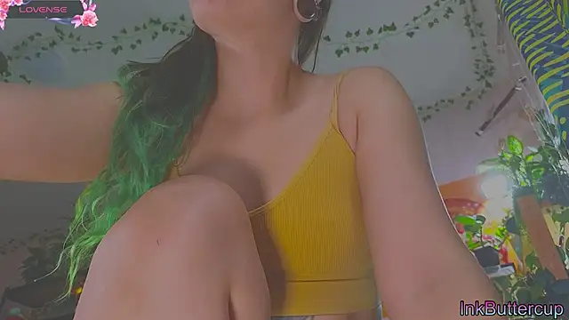 Snapshot of Dead_Butterfly chatting on September 28, 2025, 3:45 am Dead Butterfly online show from September 28, 2025, 3:45 am