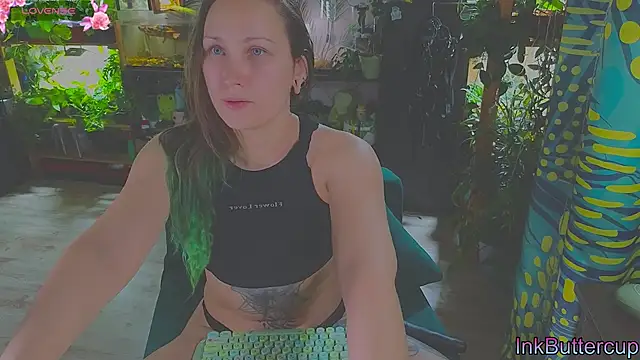 Snapshot of Dead_Butterfly chatting on October 1, 2025, 3:01 am Dead Butterfly online show from October 1, 2025, 3:01 am