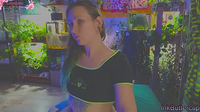 Snapshot of Dead_Butterfly chatting on October 12, 2025, 2:54 am Dead Butterfly online show from October 12, 2025, 2:54 am