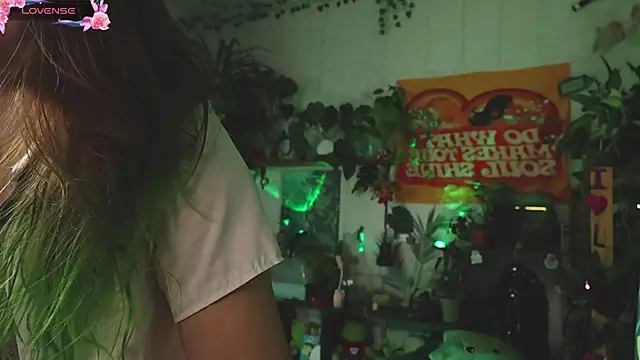 Snapshot of Dead_Butterfly chatting on November 2, 2025, 4:26 am Dead Butterfly online show from November 2, 2025, 4:26 am