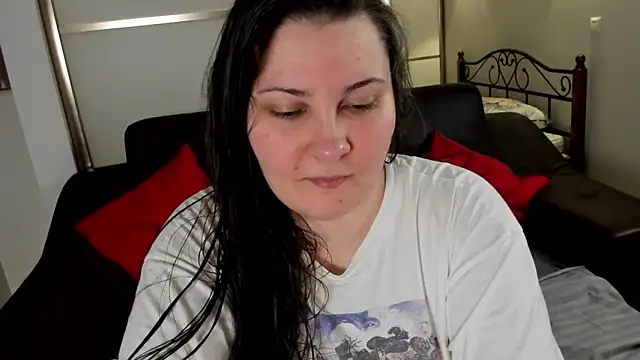 MarySwon online show from February 25, 2025, 6:31 pm