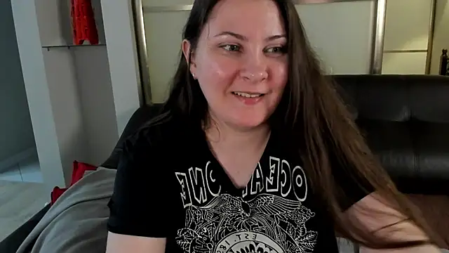 MarySwon online show from March 18, 2025, 11:20 pm