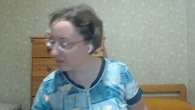 Snapshot of Smart_Rose chatting on June 1, 2026, 6:31 pm Smart Rose online show from June 1, 2026, 6:31 pm