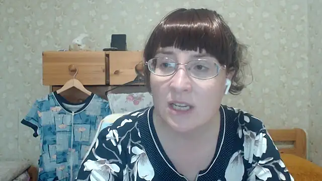 Snapshot of Smart_Rose chatting on June 3, 2026, 4:56 pm Smart Rose online show from June 3, 2026, 4:56 pm